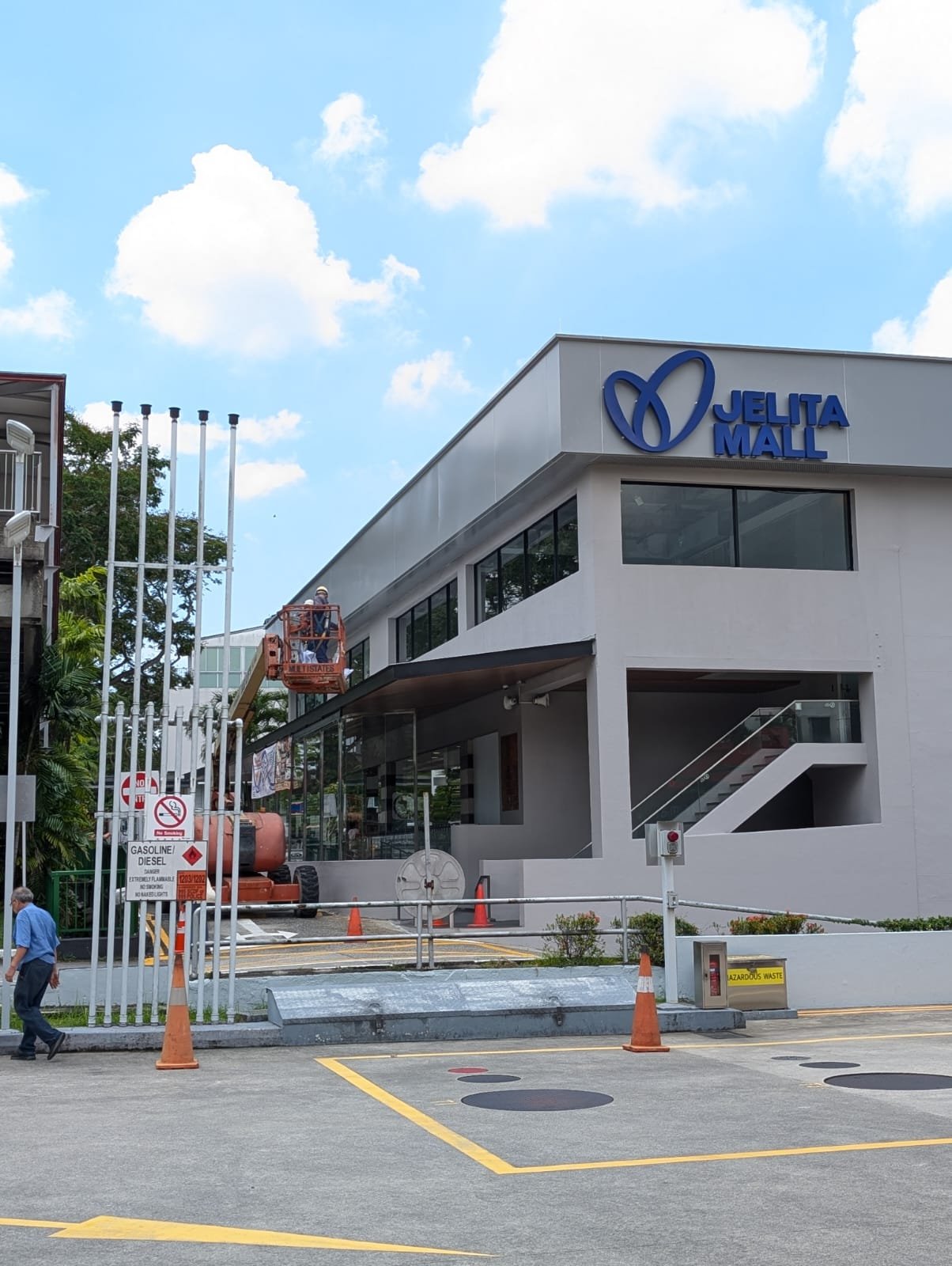 jelita mall signage facade